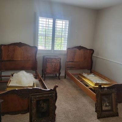 Antique twin bed set