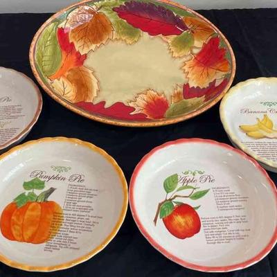 Pie plates with fruits