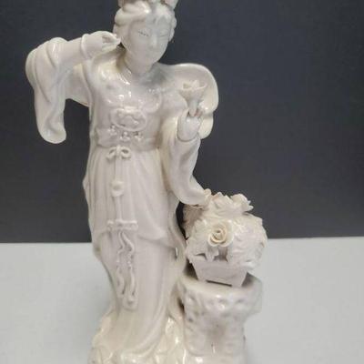 Vintage Chinese "Blanc De Chine?" Figurine Of Woman With Rise
