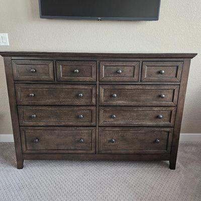  Tall Dresser/ Chest of Drawers That Match the King Bed and Night Stands, w/ 10 Drawers - Very Good Condition