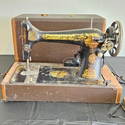 Antique 1923 Electric Singer Sewing Machine with Case