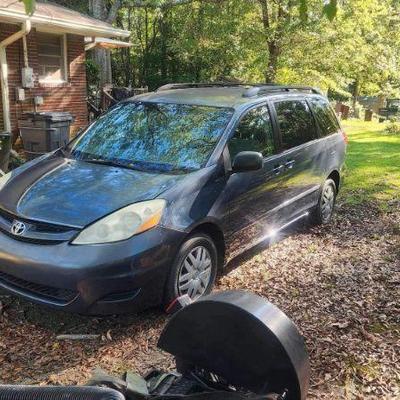 Toyota Sienna - off site
