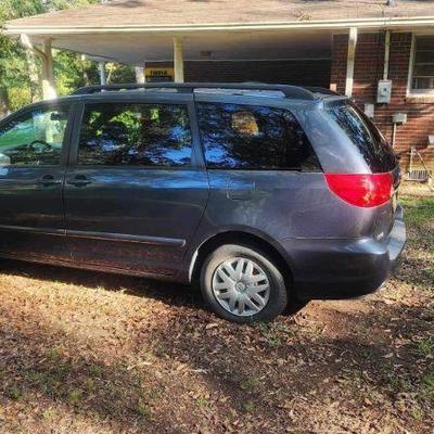Toyota Sienna - off site