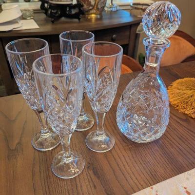 crystal decanter with glasses 