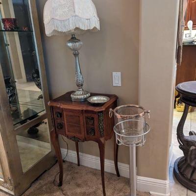 antique style drawred end table 