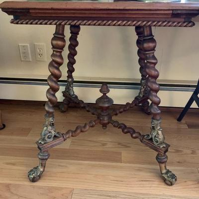 Nice rope-turned parlor table