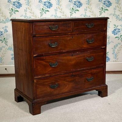 CHIPPENDALE FIVE DRAWER CHEST | Chest of drawers with inlaid decoration, having two half drawers over three full drawers. - l. 42.5 x w....