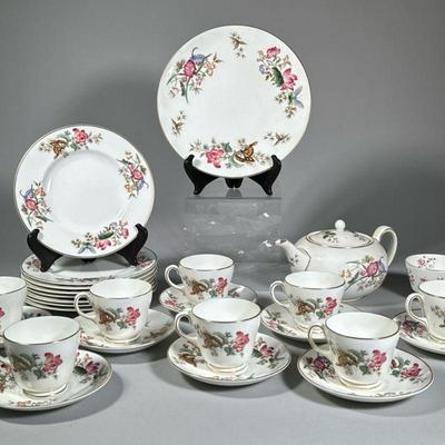 WEDGWOOD SANDON PATTERN CHINA | Including plates, teapot, teacups and saucers. 