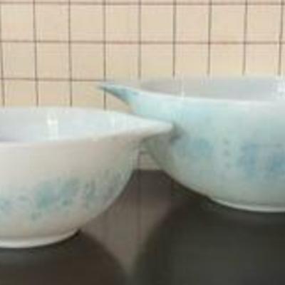 Vintage Pyrex bowls, Hot Air Balloons
