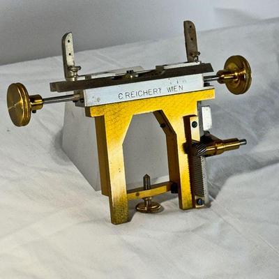 Portable microscope (1940s)