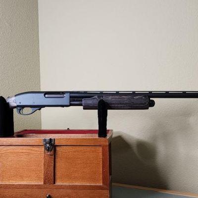 Remington Model 970 20Gauge pump shotgun in very good unfired condition with removable chokes and a laminated stock set