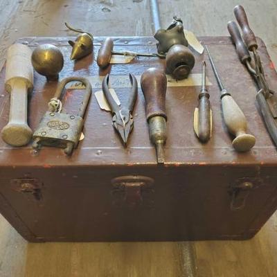#3568 â€¢ Antique Chest With "Brodie" Knob, Auto Lock & Key, Button Hook, Antique Yankee Screwdriver
