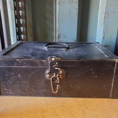 #3084 â€¢ Metal Safe Box
