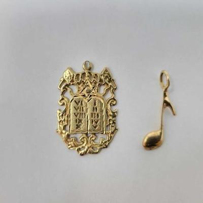 #706 â€¢ 14k Yellow Gold Torah 10 Commendments Penants & Music Note Pendant, 4g
