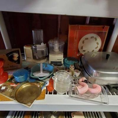 #6310 â€¢ Buffet Server, Magic Chef Chopper, Mini-Prep Processor, Candy Dishes, Craft Paper
