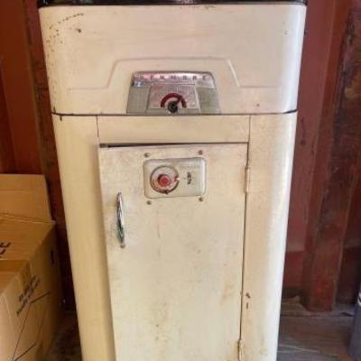 #6532 â€¢ Portable Kenmore Vintage Roaster with Storage Cabinet
