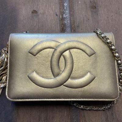 #3004 â€¢ Gold Crossbody Purse
