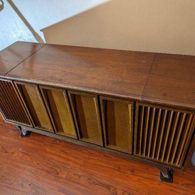 Vintage Stereo/ Radio NOT WORKING 55" x 17" x 26.5"