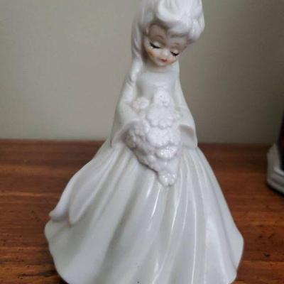 Vintage Ceramic Girl With Flowers Music Box