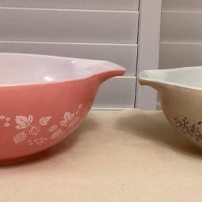 MMF065 Pink Gooseberry & Homestead Pyrex Cinderella Mixing Bowls