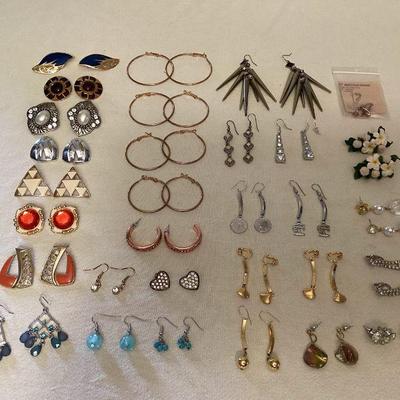 MMF013 Various Costume Jewelry Earrings 