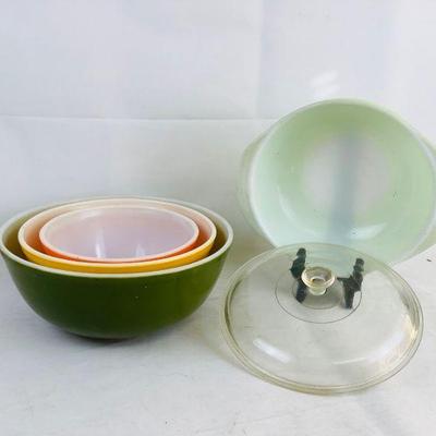 WIII352 Vintage Pyrex Bowls	Lot includes: Â Set of 3 Nesting Bowls and One Casserole Bowl with Lid.
