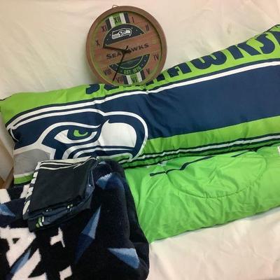 COCH806 Seahawks Blankets	Seahawks bedspread and clock. Includes extra long pillow. Regular pillowcases, comforter and blanket.

