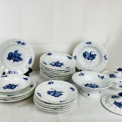 KALU343 Royal Copenhagen Porcelain Dishes	Lot includes: Â 1 Lidded Bowl, 1 Stemmed Bowl, 4 Dinner Plates, 5 Salad Plates, 9 Soup Bowls, 1...