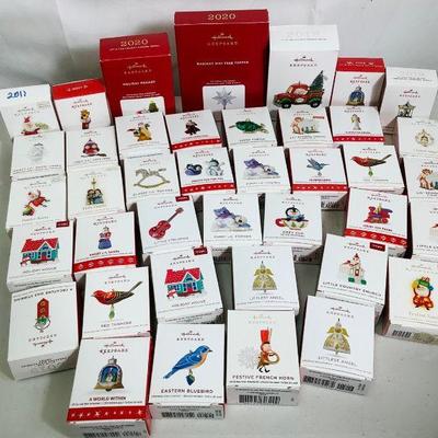 JUCR305 Hallmark Keepsake Xmas Ornaments Collection III	Wide variety of smaller ornaments. Â All in original boxes.
