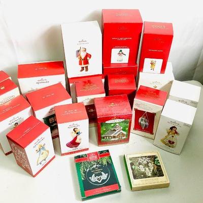 JUCR304 Hallmark Keepsake Xmas Ornaments Collection II	Wide variety of ornaments from 2015 - 2021. Â Ornaments are in original boxes.
