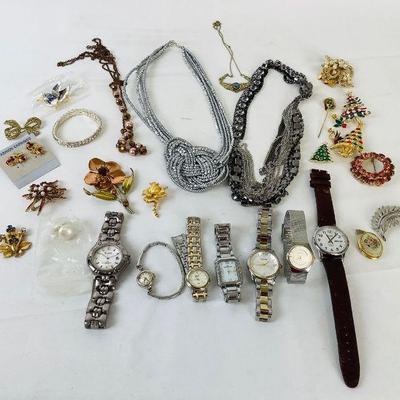 KALU333 Loose Costume Jewelry	Lots of brooches and watches to select from. Â There is both pierced and clip-on earrings.

