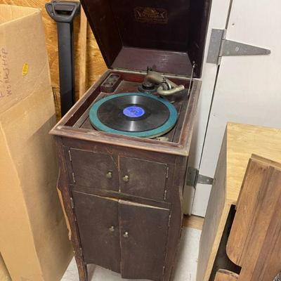 Victrola record player 
