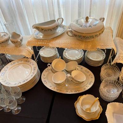 "Vintage" fine china set 