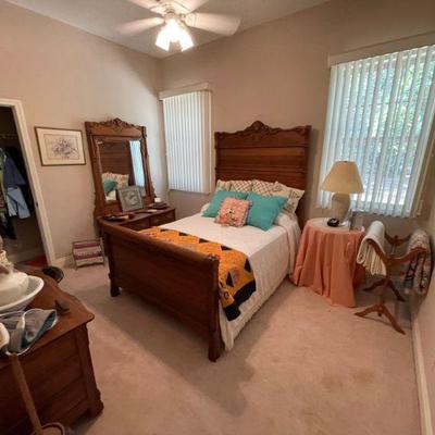Oak Sleigh bed / queen 