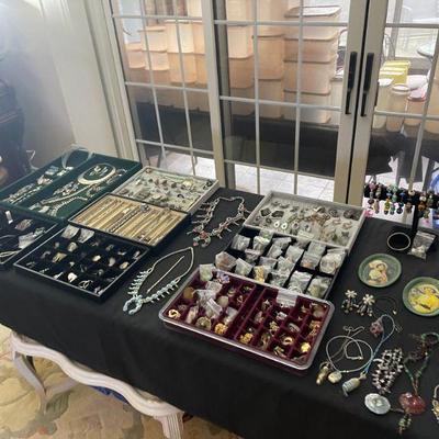 100's of artisan made earrings / bracelet / necklaces , come get Christmas done here! 