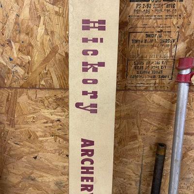 Vintage bow / arrows 