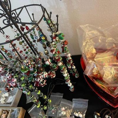Great selection of Christmas colors / glass jewelry 