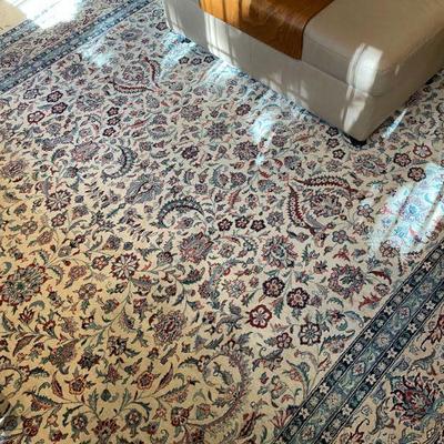 Nice full room rug 