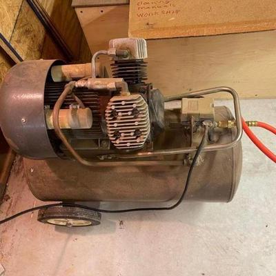 Horizontal air compressor 