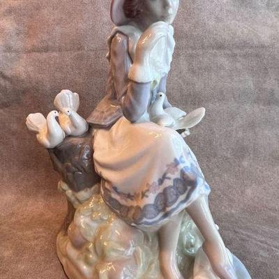 Lladro Spanish girl with doves 