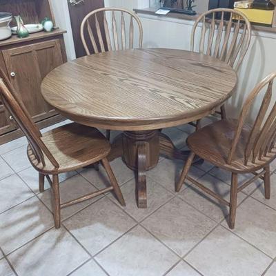 Perfect oak table with two leaves