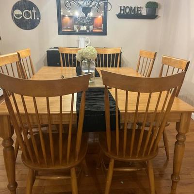 Carve the bird with plenty of elbow room !  The table is 5' by 5' with one leaf in place.  There are two others to accompany 8 chairs.