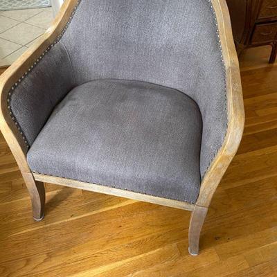 Beautiful Club Chair ~ Like new !