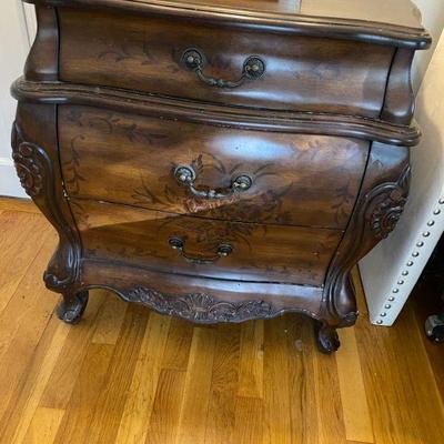 Bombay chest