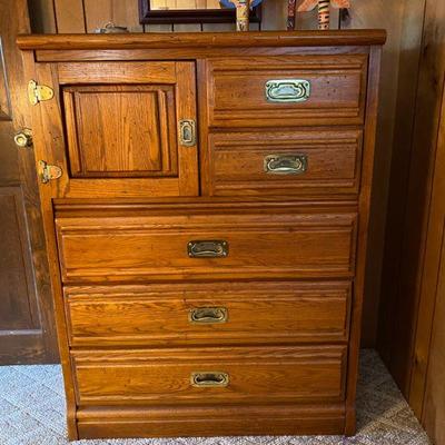 Oak dresser with Hat Cubby