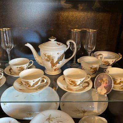 FANTASTIC & UNIQUE 
Tea Set 