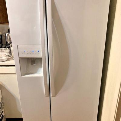 Clean smaller Whirlpool side by side refrigerator