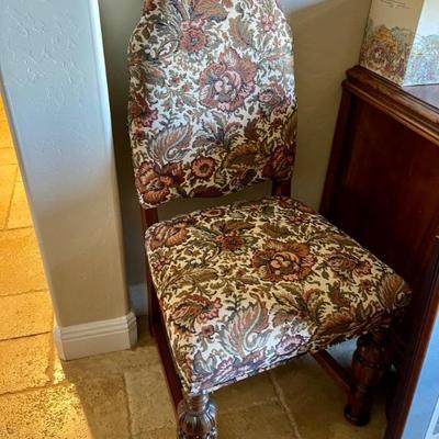 Dining room chair 
Jacobean 