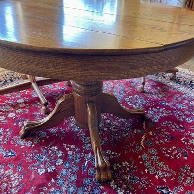 Dining table  carved feet oak - 