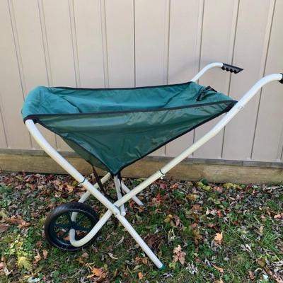 Folding wheelbarrow